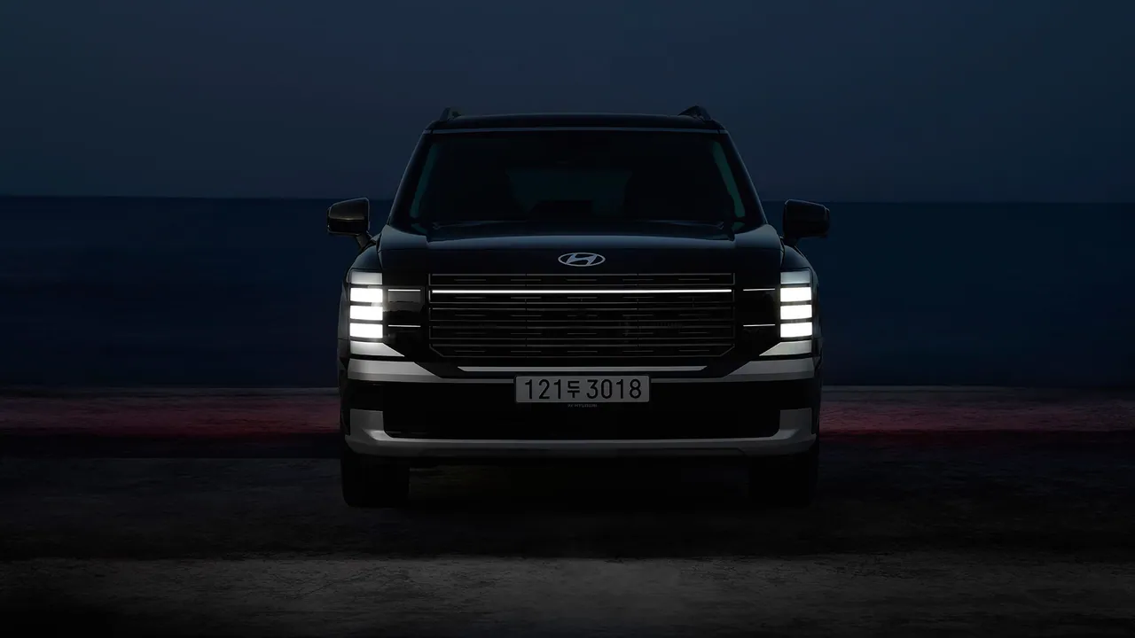 야간 SUV 정면
